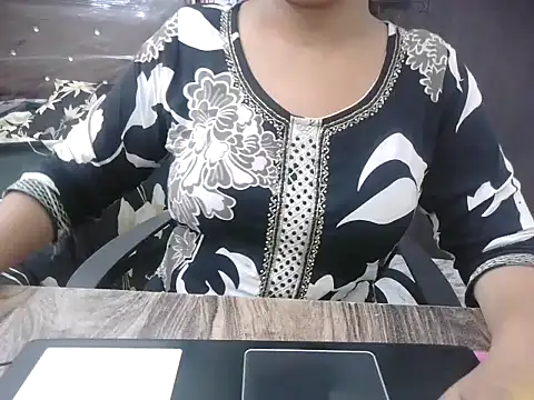 Snapshot of Bold-Divya1 chatting on June 25, 4:10 am Bold-Divya1 online show from June 25, 4:10 am