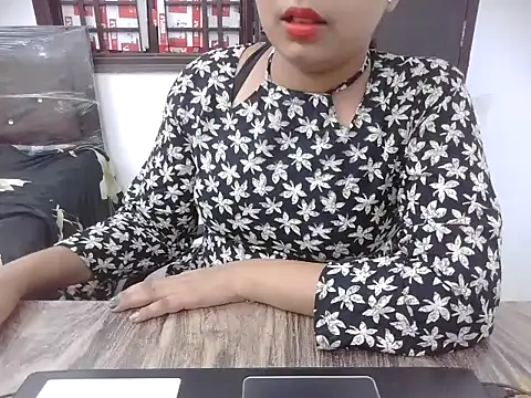 Snapshot of Bold-Divya1 chatting on June 22, 3:47 am Bold-Divya1 online show from June 22, 3:47 am
