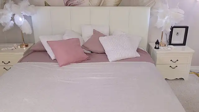 Erica Hameleons online show from June 26, 2:12 pm