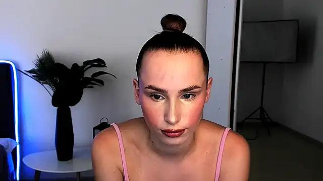 Snapshot of ViviStar65 chatting on June 15, 1:44 pm ViviStar65 online show from June 15, 1:44 pm