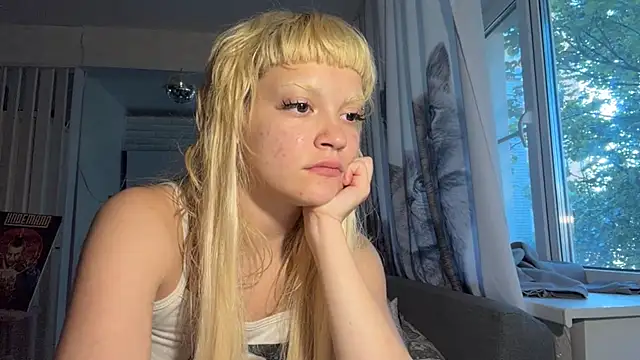 FreedaDeloach online show from July 19, 3:31 pm