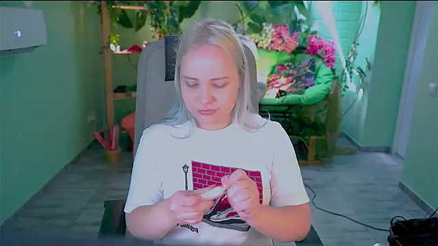 stellawatts online show from June 24, 8:02 am