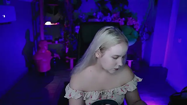 stellawatts online show from July 29, 12:04 pm
