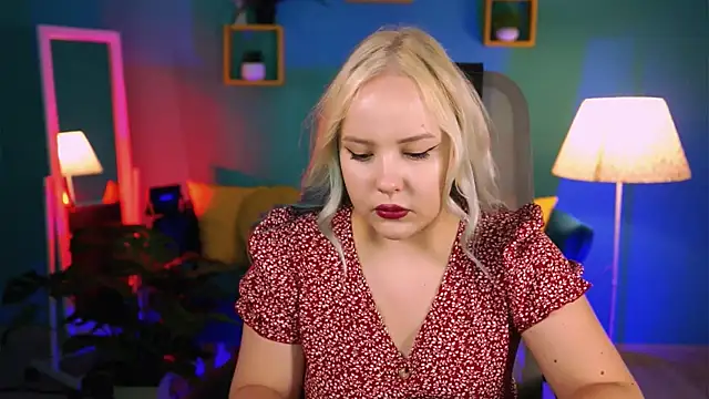 stellawatts online show from June 16, 8:03 am