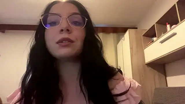 Snapshot of LucyHotelling chatting on July 6, 5:59 pm LucyHotelling online show from July 6, 5:59 pm