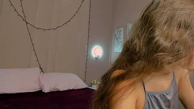 Lola lovesss online show from August 4, 2:27 am