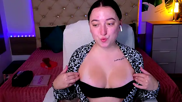 Snapshot of AVA_MAXIMUS chatting on July 28, 4:53 am AVA MAXIMUS online show from July 28, 4:53 am