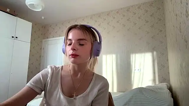 Snapshot of TeodoraBinney chatting on June 29, 5:01 pm TeodoraBinney online show from June 29, 5:01 pm