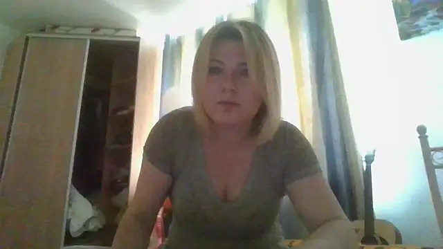 Snapshot of ElenaLove888 chatting on June 15, 7:30 am ElenaLove888 online show from June 15, 7:30 am