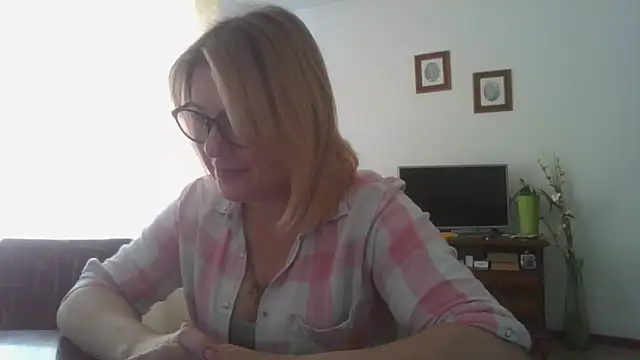 Snapshot of ElenaLove888 chatting on June 13, 8:45 am ElenaLove888 online show from June 13, 8:45 am