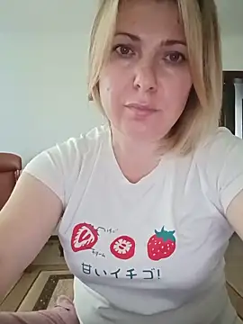 Snapshot of ElenaLove888 chatting on June 12, 5:21 pm ElenaLove888 online show from June 12, 5:21 pm