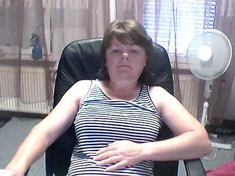 Snapshot of MoonLady40 chatting on June 21, 2:34 pm MoonLady40 online show from June 21, 2:34 pm