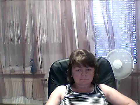 Snapshot of MoonLady40 chatting on June 22, 11:29 am MoonLady40 online show from June 22, 11:29 am