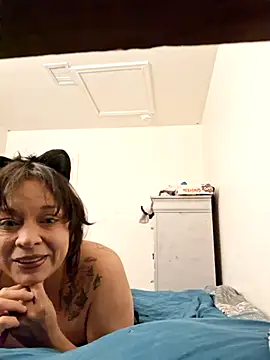 Snapshot of Joanshines chatting on July 8, 10:05 am Joanshines online show from July 8, 10:05 am