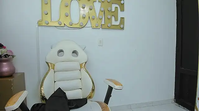 valerie  skinny online show from June 19, 4:40 am