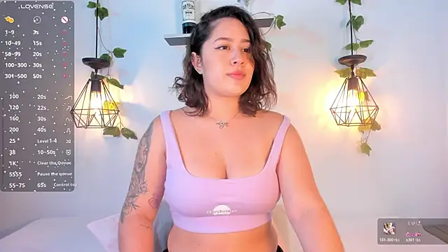 aisha duque  online show from July 23, 8:05 pm