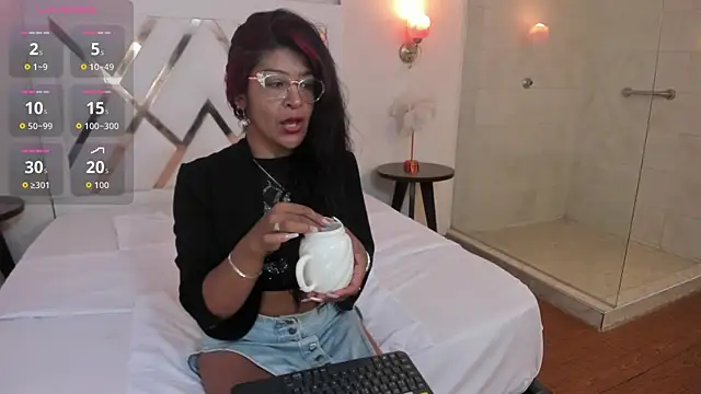 Snapshot of Sky_Collins_ chatting on July 29, 7:57 pm Sky Collins online show from July 29, 7:57 pm