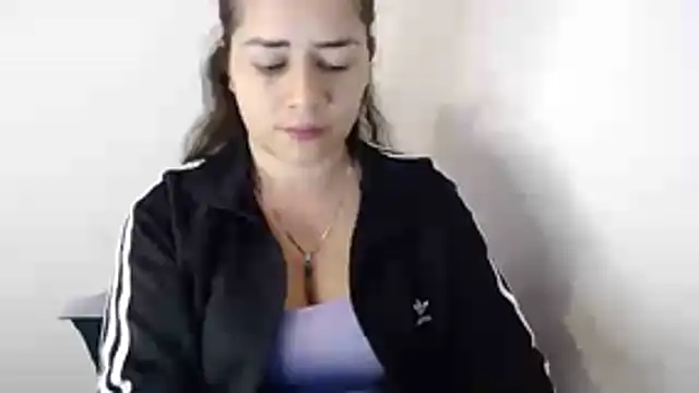 Luna zoe online show from July 16, 9:45 pm