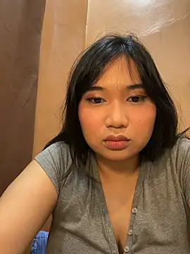 Snapshot of plum_sexy chatting on June 14, 9:21 am plum sexy online show from June 14, 9:21 am
