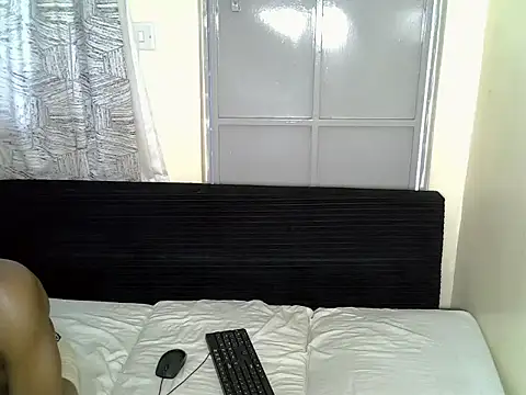 sassiejullie online show from July 30, 11:42 am