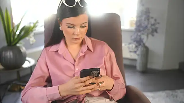 Snapshot of JeanetteLichty chatting on June 15, 12:05 pm JeanetteLichty online show from June 15, 12:05 pm