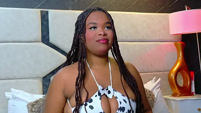 Snapshot of EbonyHenner chatting on June 22, 12:02 pm EbonyHenner online show from June 22, 12:02 pm