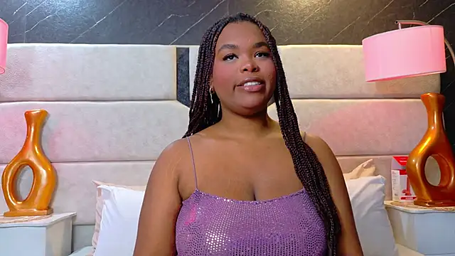Snapshot of EbonyHenner chatting on June 19, 12:00 pm EbonyHenner online show from June 19, 12:00 pm