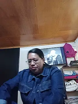 Snapshot of Emilif_ chatting on June 21, 4:24 pm Emilif online show from June 21, 4:24 pm