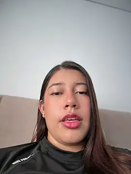 Saracalderon online show from August 2, 1:09 pm
