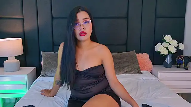Snapshot of AliceLavenders chatting on June 29, 1:33 pm AliceLavenders online show from June 29, 1:33 pm