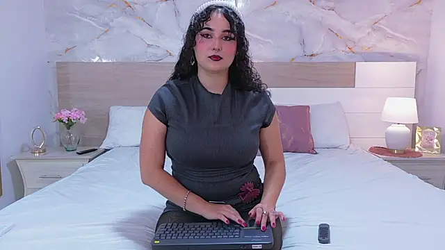 SerenaBlazze online show from June 25, 1:38 pm