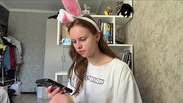 Mollybeans online show from July 31, 9:09 am