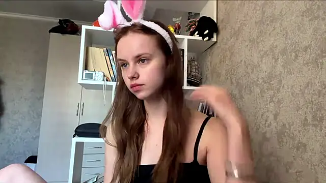 Mollybeans online show from July 18, 2:25 pm