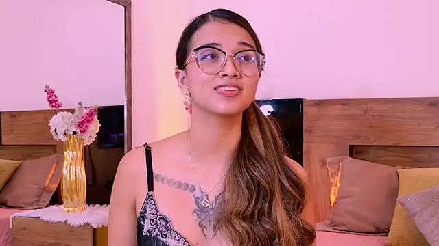CassieMills online show from July 28, 8:23 pm
