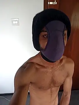 Snapshot of UR_skinny_boy chatting on June 14, 3:30 am UR skinny boy online show from June 14, 3:30 am