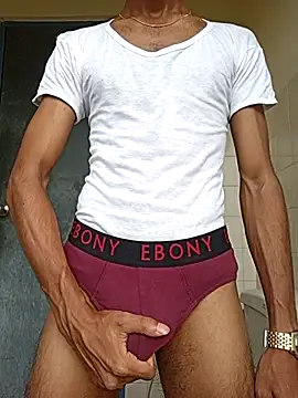 Snapshot of UR_skinny_boy chatting on June 15, 2:56 am UR skinny boy online show from June 15, 2:56 am
