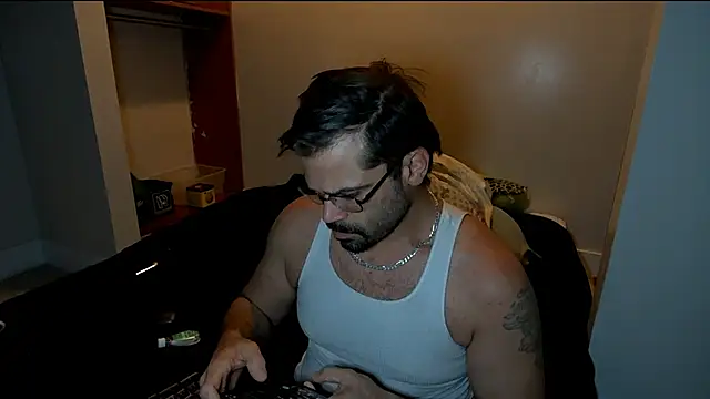 Snapshot of tiko823 chatting on August 6, 4:18 am tiko823 online show from August 6, 4:18 am