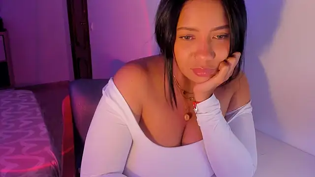 Snapshot of NicolePasqualott chatting on June 11, 8:06 pm NicolePasqualott online show from June 11, 8:06 pm
