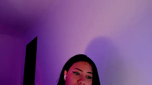 NicolePasqualott online show from May 25, 6:17 pm