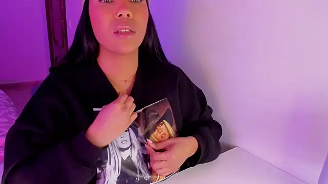 NicolePasqualott online show from February 12, 5:02 pm