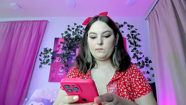 BurleskKate online show from June 17, 5:45 pm