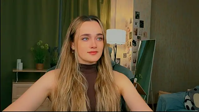earthfantasyy online show from July 17, 3:59 am