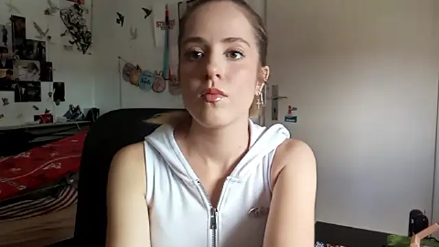 Snapshot of petaljig chatting on June 14, 12:39 pm petaljig online show from June 14, 12:39 pm
