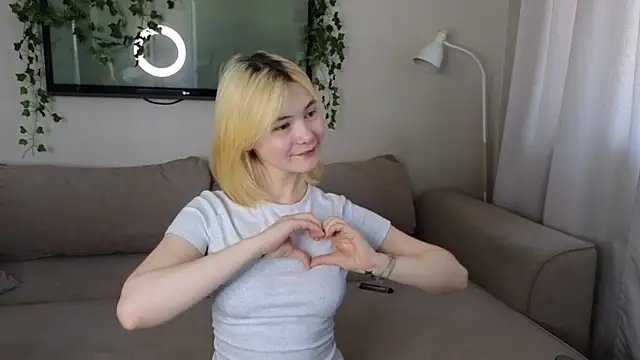 Snapshot of Emily_Miu chatting on June 16, 2:55 am Emily Miu online show from June 16, 2:55 am