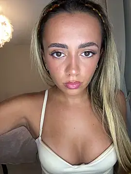 Harrietbronzex online show from June 17, 4:28 pm