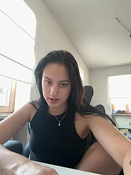 Snapshot of MisssMiaaa17 chatting on June 25, 9:14 am MisssMiaaa17 online show from June 25, 9:14 am