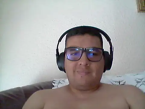 Snapshot of Levitery chatting on June 18, 8:02 am Levitery online show from June 18, 8:02 am