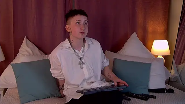 Snapshot of JeanDiamond chatting on June 18, 10:48 pm JeanDiamond online show from June 18, 10:48 pm