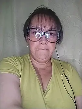 Snapshot of _Saraqueen-- chatting on June 17, 2:44 am Saraqueen-- online show from June 17, 2:44 am
