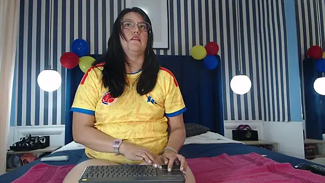 Sallydickinson online show from June 26, 2:23 pm